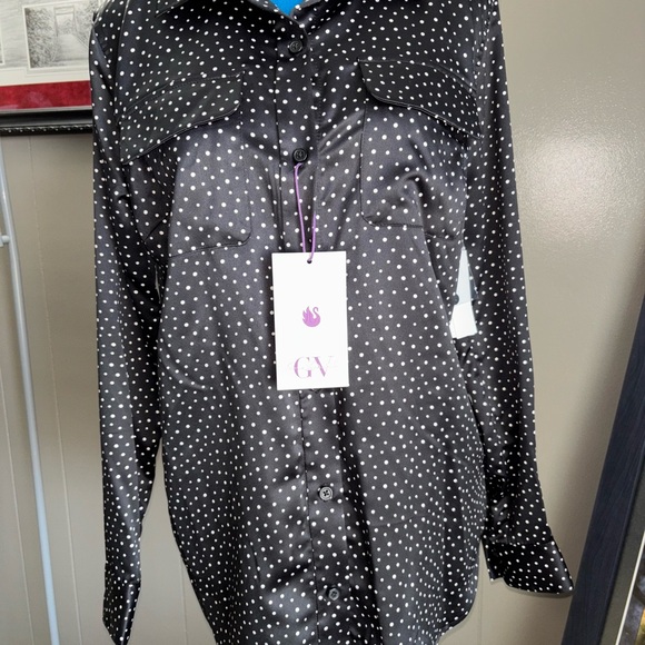 Gloria Vanderbilt Tops - Gloria Vanderbilt Black and White Polka Dot women’s Shirt.